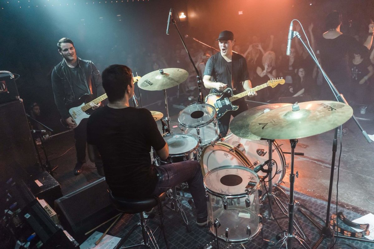 MobileTheBand's tweet photo. #mobile #mobiletheband #rockmusic #rock #wayback #livemusic #rockband #montreal #canadianmusic #rockconcert #rocknroll #follow #followback #like #fridayvibes #fridayfeeling #weekendvibes https://t.co/FkqWAqSj2i