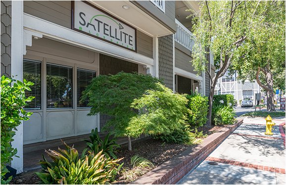Evryworkwork's tweet photo. #friendsfriday time! Check out @SatLosGatos and their amazing space! They are part of the @SatWorkplaces network across California and have just the right place for you to work in Los Gatos! Check them out on Evrywork today! https://t.co/ISEnX5BCuj #cowork #coworking #coworklife https://t.co/0cASEiz6tv