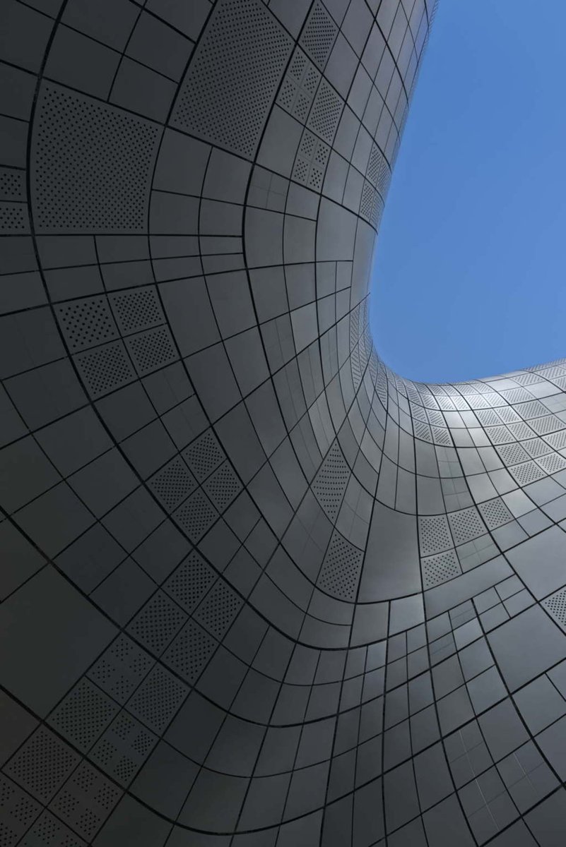 researchrooms's tweet photo. "Dongdaemon Design Plaza", designed by Zaha Hadid.

Pictures by Virgile Simon Bertrand. https://t.co/i0CVh5OtcO