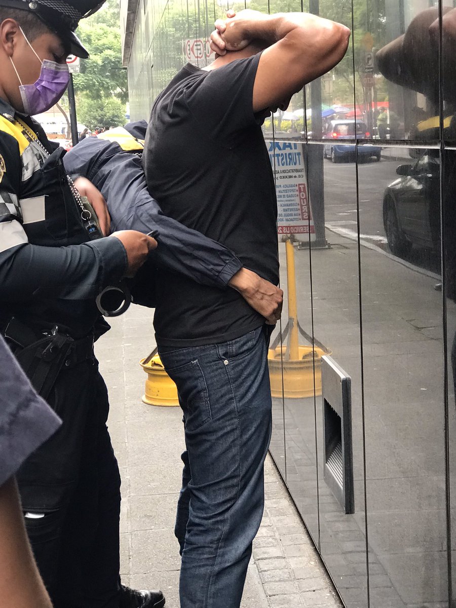 lawyersammy's tweet photo. @OHarfuch @Claudiashein este maldito ratero fue detenido hoy a las 12 horas en la calle jose azueta col. Centro alcaldía Cuauhtémoc, tenía privada de la libertad a un doctor robó, por favor no permitan que quede libre. https://t.co/Fu4Hut5Mat