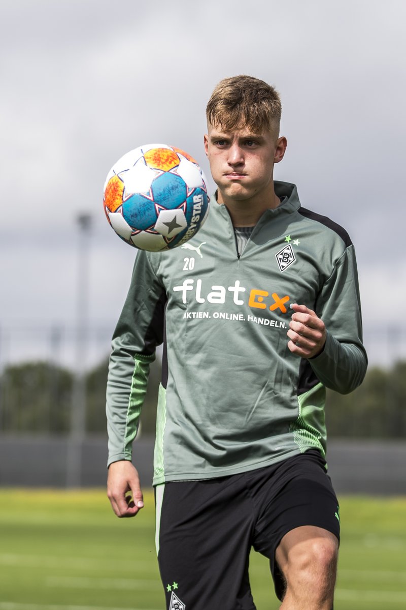 Luca #Netz straight into action 📸 #DieFohlen