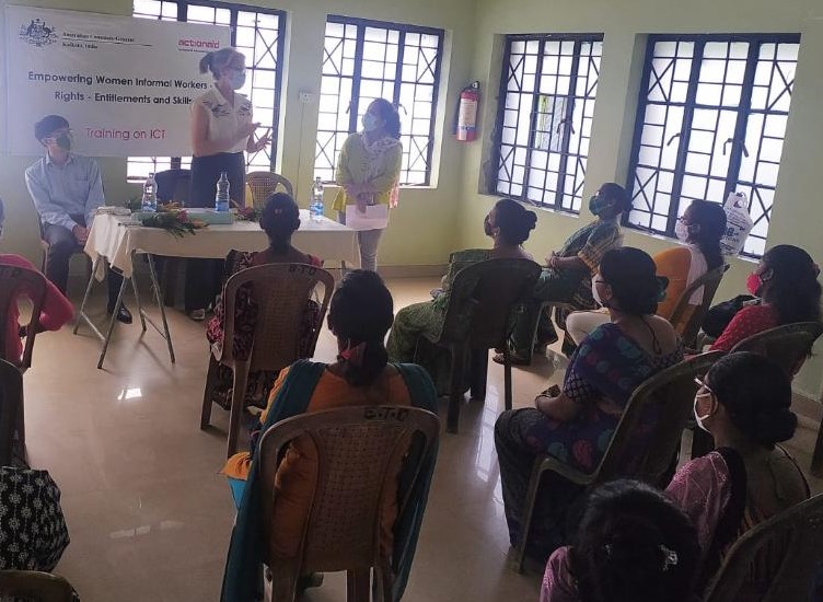 AusCGKolkata's tweet photo. Our Direct Aid Program #DAP is empowering women in Bengal - building knowledge about work rights &amp; digital literacy training. Thank you ladies for sharing what it is to be an invisible, informal worker. @ActionAidIndia is equipping these women with tools for economic independence https://t.co/dxGosnoZvO