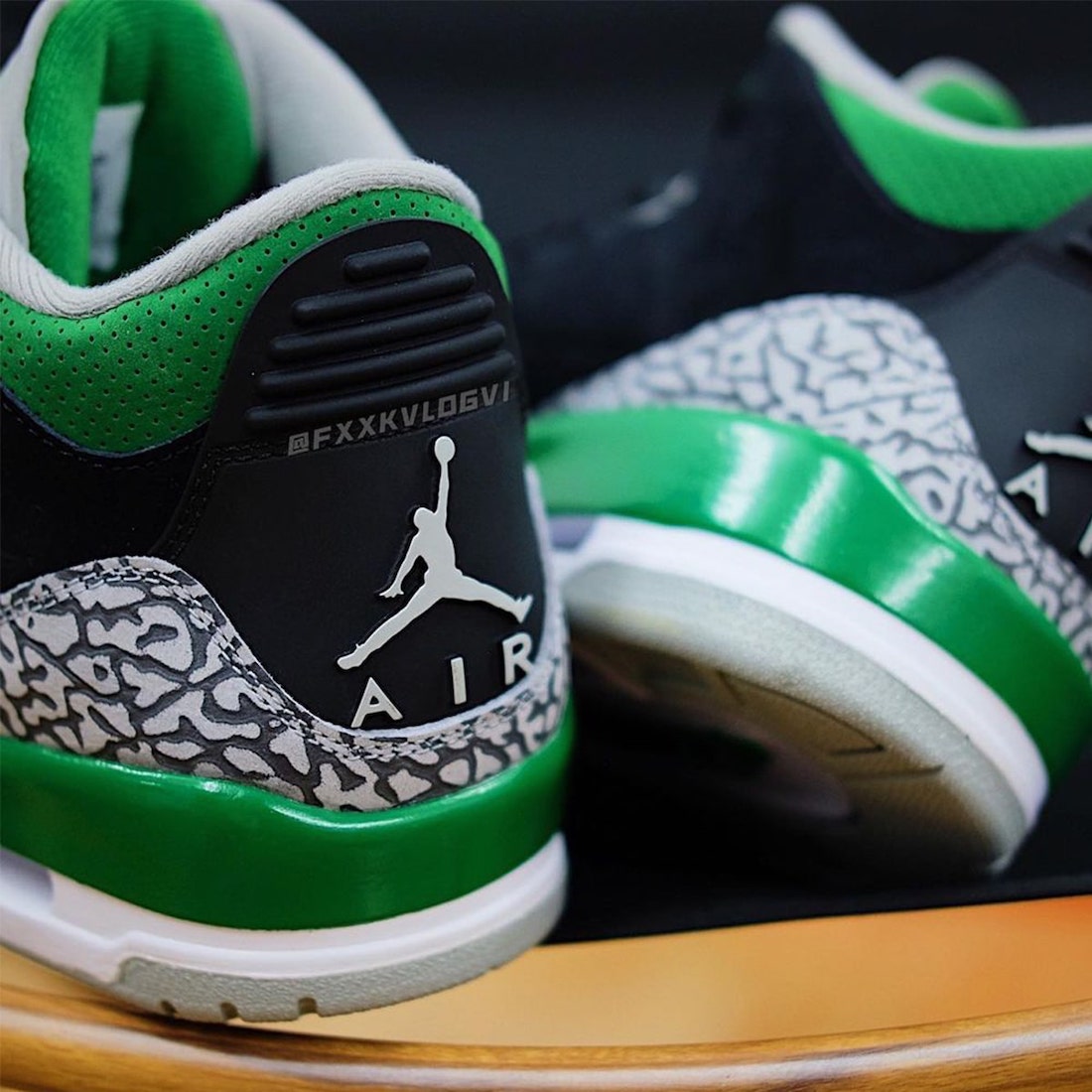 靴 Nike Air Jordan 3 \"Pine Green\" CT8532-030 Nike Air Jordan 3 Pine Green Black Silver White