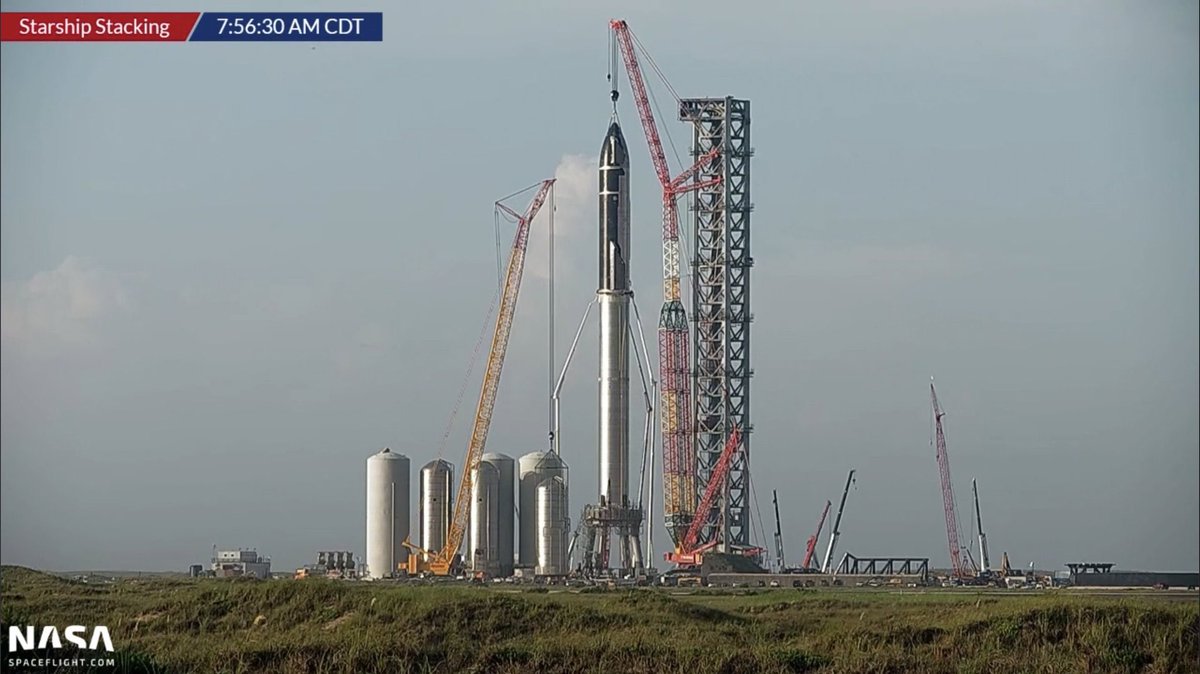 FronteraSpacial's tweet photo. Con ustedes, el sistema de lanzamiento espacial más alto y potente DE TODA LA HISTORIA 🚀🤯🤩

#Starship #SpaceX https://t.co/CBrJMgya4v