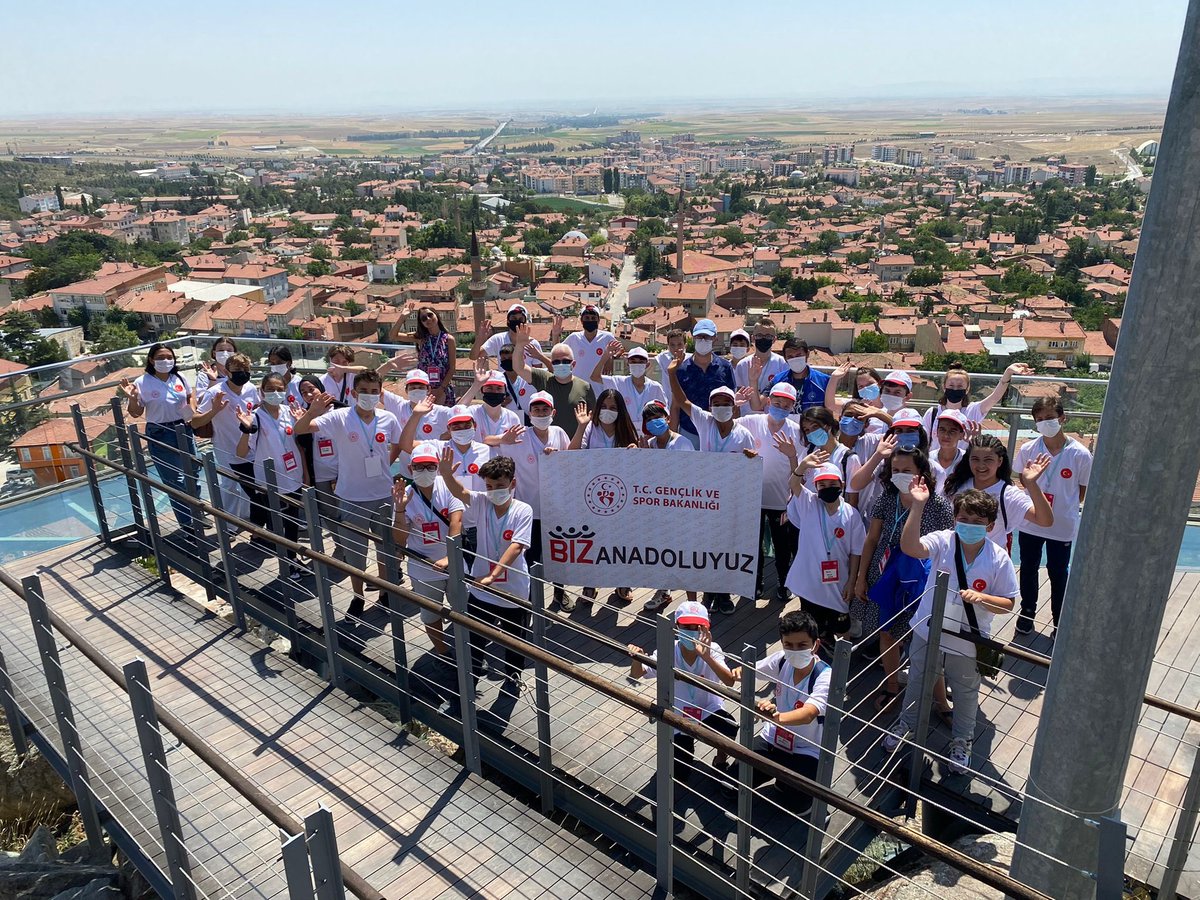 GSB_BilecikGM's tweet photo. #BizAnadoluyuz projesi kapsamında Eskişehir iline giden gençlerimiz tarihi, kültürel ve doğal güzellikleri ve eğitici programlarla yerinde keşfetmeye devam ediyorlar.☺️ https://t.co/WALmwcBUm7