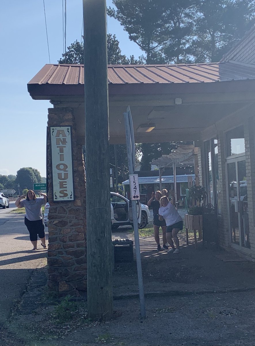 zekan23's tweet photo. @MtUllaES We see some MUES teachers having fun on their opening day scavenger hunt!! #weareMUES #muespride #firstdayback #letsgetthisyearstarted https://t.co/xEpobkeWIB