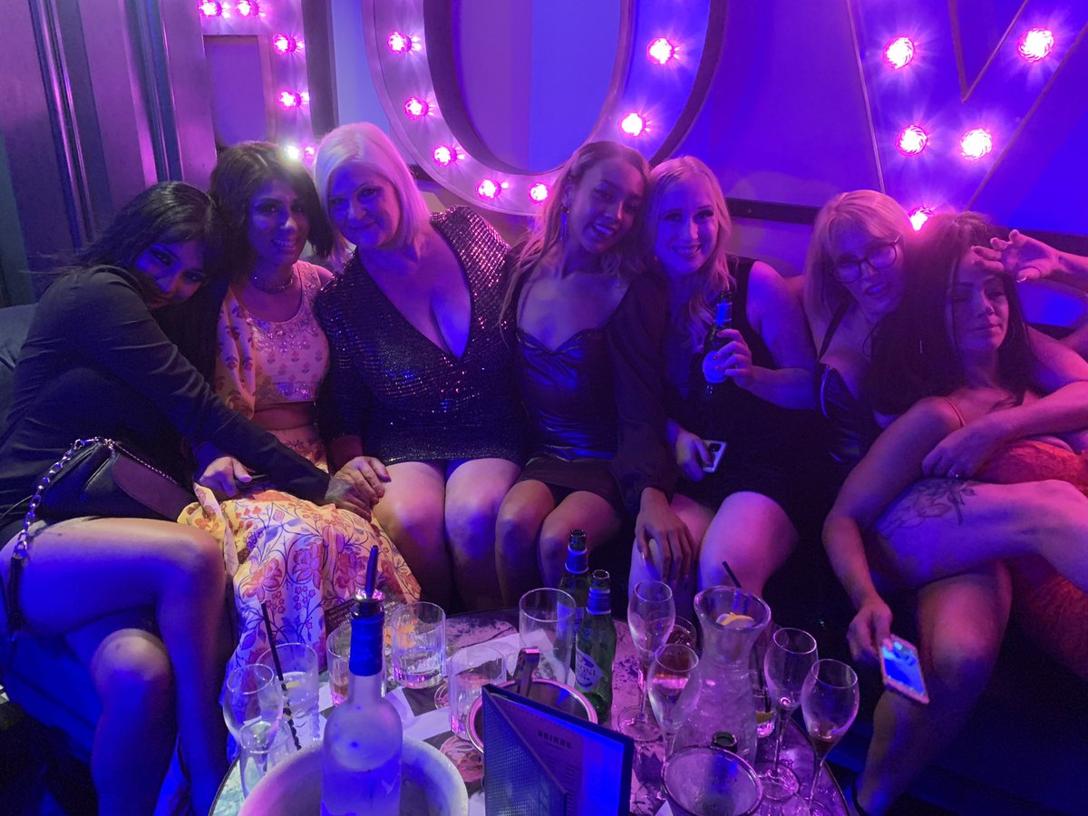 An absolute pussy-fest @SNAP_Together @SNAP_Awards last night!! From left to right; @Bengaligoddess @saharaknite myself @Bluelah3 @satinespark @Mackenziepage69 @MissJHarrington xxx surrounded by a gorgeous bunch of girly talent #lovinglife #retweet