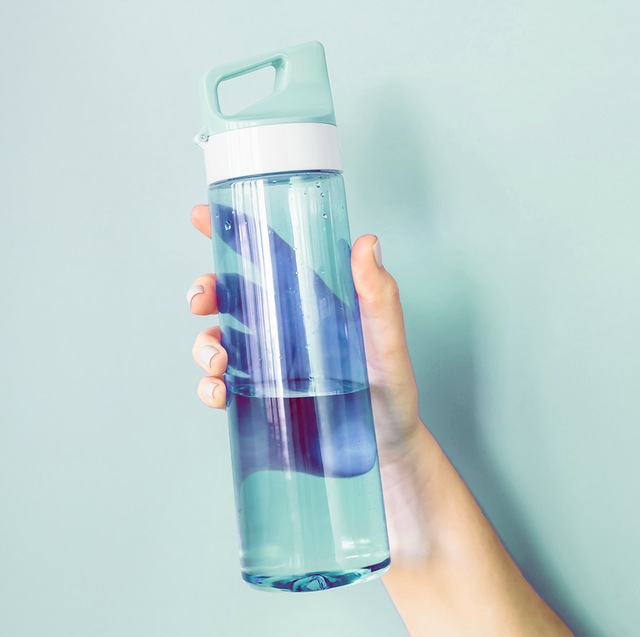 SustainableSoc4's tweet photo. A reusable refillable water bottle is a great way to be more sustainable. Using water bottles puts a lot of plastic into the world which causes a lot of damage to the environment. #Sustainability #EnvironmentallyFriendly #environmentaljustice #environmentalawarness https://t.co/rxUuocfA3Z