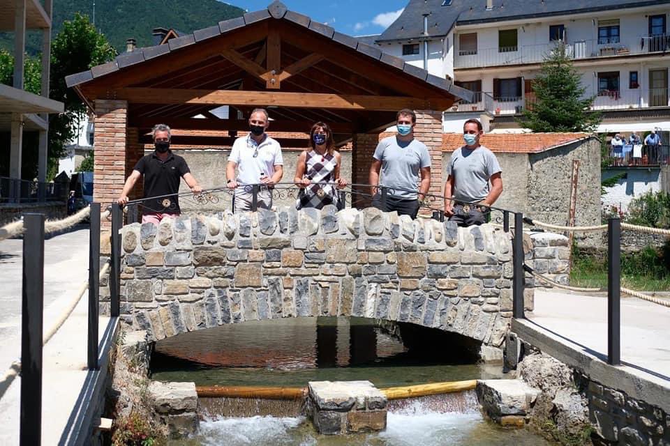 pzbaldetena's tweet photo. 📣 Inaugurado el rehabilitado lavadero de Biescas y el puente hacia la calle Noria. Gracias a la asociación cultural #Erata por el magnífico trabajo de documentación y al ayuntamiento de Biescas por la iniciativa.
#biescascorazóndelospirineos💚 #cultura #historia #patrimonio https://t.co/2vDQf4nsud