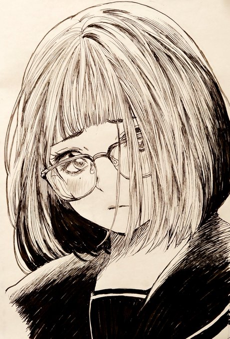 #四つ目ちゃんをすこれ
その目を見つめたものは石になるという。
視線を遮る髪もメガネも、伝説をまことしやかに彩る 