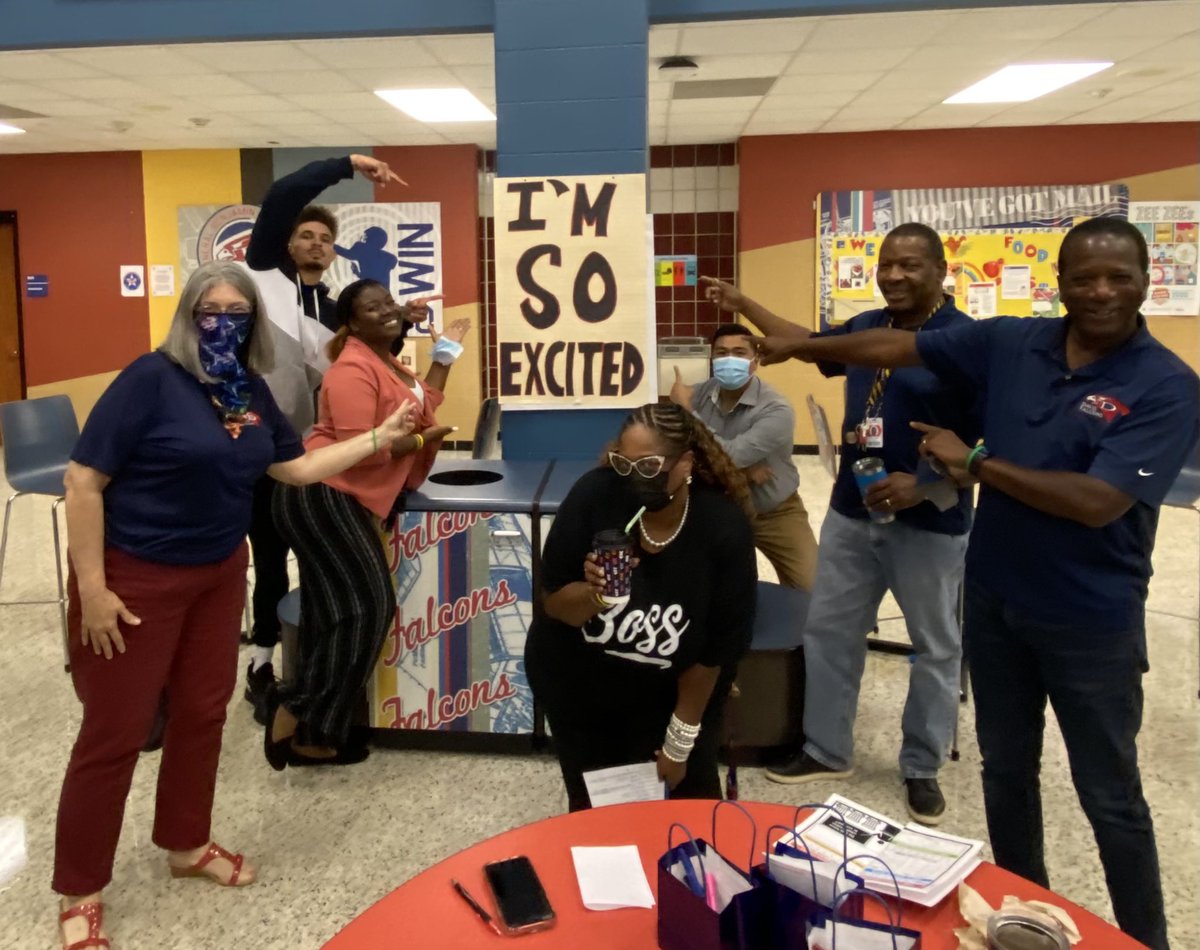 Davis9_AISD's tweet photo. Learning a bit about each other this morning and preparing our hearts and minds for the school year! 🙌🏽We got this! #FalconProud🔴⚪️🔵 #SELactivity #AldineForward @jkmetcalf1 @hightower_333 @AldineISD @drgoffney @DeevaQ https://t.co/FOId7I925Y