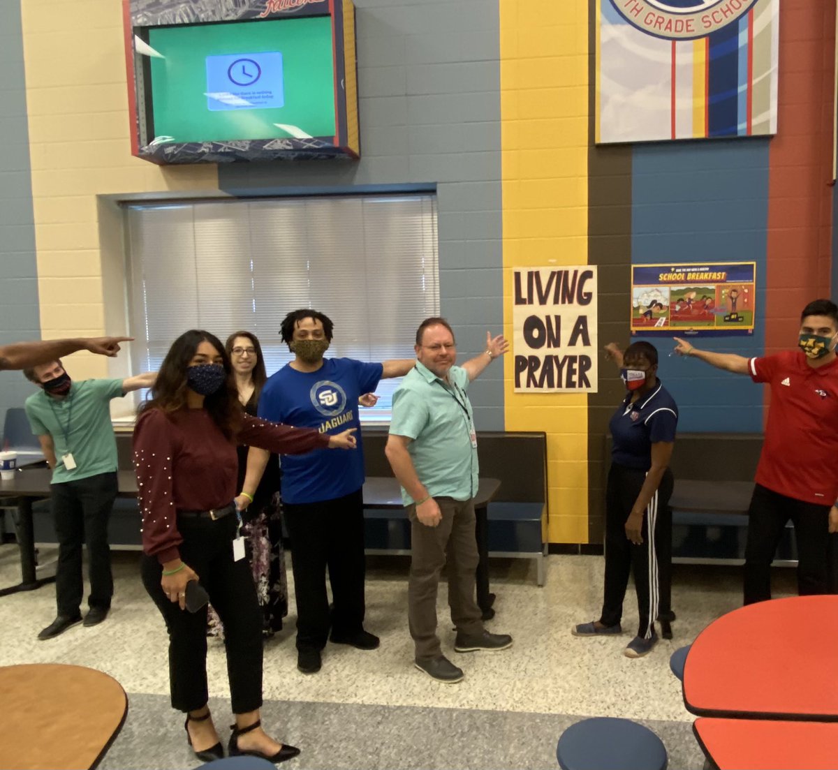 Davis9_AISD's tweet photo. Learning a bit about each other this morning and preparing our hearts and minds for the school year! 🙌🏽We got this! #FalconProud🔴⚪️🔵 #SELactivity #AldineForward @jkmetcalf1 @hightower_333 @AldineISD @drgoffney @DeevaQ https://t.co/FOId7I925Y
