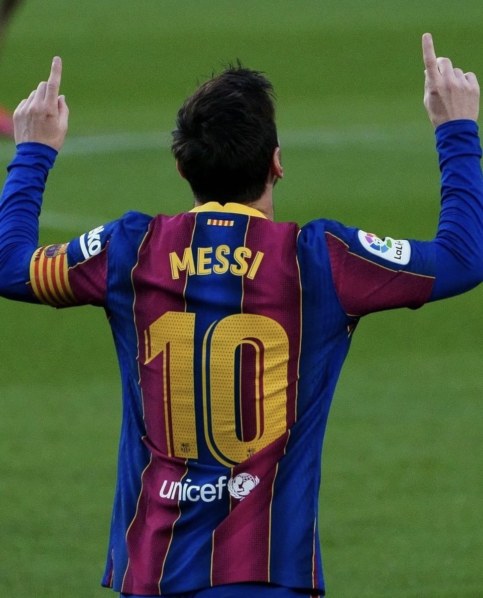 claudiorekkles's tweet photo. Gracias por hacerme del barça , pero messi va primero y lo seguiré hasta que se retire https://t.co/CvgVkAeqSX