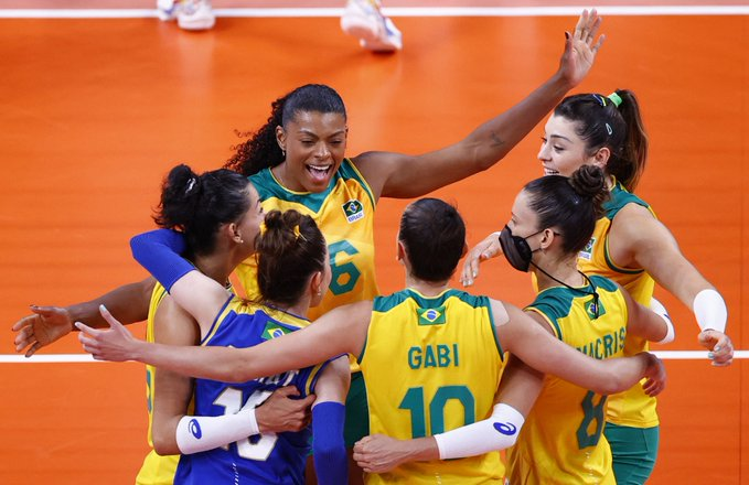 denise_tv's tweet photo. Mulheres nas Olimpíadas!!!! Obrigada meninas. O Brasil está na final do  Vôlei Feminino. e que venha o ouro!!!!! https://t.co/iscx0GRXoC