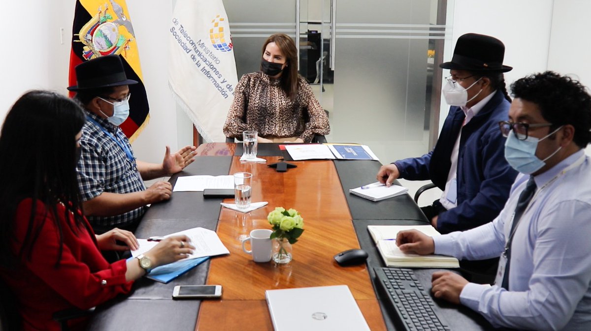 vmaino's tweet photo. Encontrémonos por un 🇪🇨 conectado.

➡️Dialogamos con el asambleísta @ManuelMedinaQ y coincidimos en la importancia de brindar conectividad, especialmente a zonas rurales.

✅La posición es clara: fortalecer los Infocentros y promover la inclusión digital.

#JuntosLoLogramos https://t.co/zMaxHuHXKM