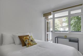 3 Bed Apartment, £550 PW, 47 Belsize Road, London, NW6 4RY, contact 0207 372 3685 for info.