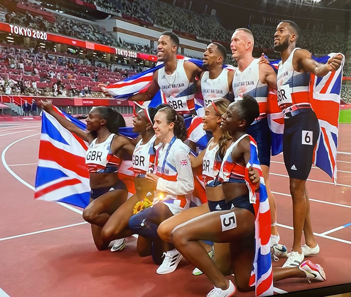 🇬🇧 🥈🥈🥉 🥰😭