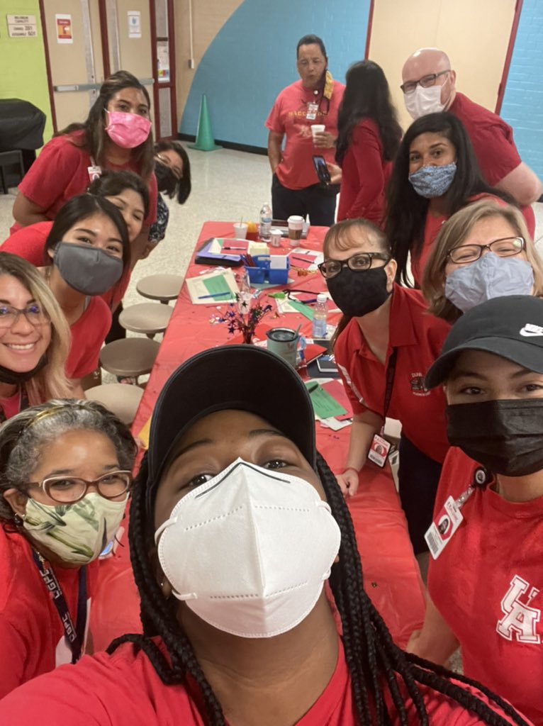 a melting pot of languages and cultures. did you know that at least 8 languages are spoken at this table?! #teamDUNN #committedtoexcellence @TCarinP <a href="/DunnES_AISD/">Dunn Elementary AISD</a>