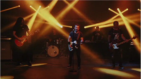 ⭐ Tako estrena el video 'Aunque Nos Cueste la Vida' ⚡ Canción incluida en su antología 🎸 ‘Ayer, Hoy, Por Siempre’ que saldrá el próximo 3 de septiembre de 2021.
<a href="/tako/">Tako Chen</a> @malditorecords #tako
👇
wikirock.org/tako-estrena-e…