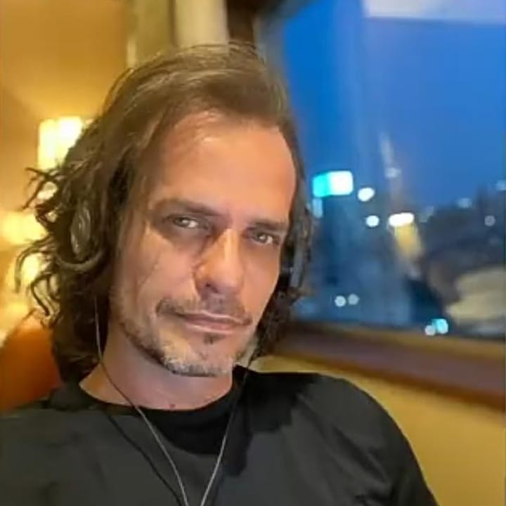 BLiinya's tweet photo. Uma surra de beleza passando na sua time line. Mãe @369sonia, Pai @Baccic, filho @victor_thedrummer.
Taquipariu!!! Ô povo bonito... https://t.co/2ZMYGR3gp9