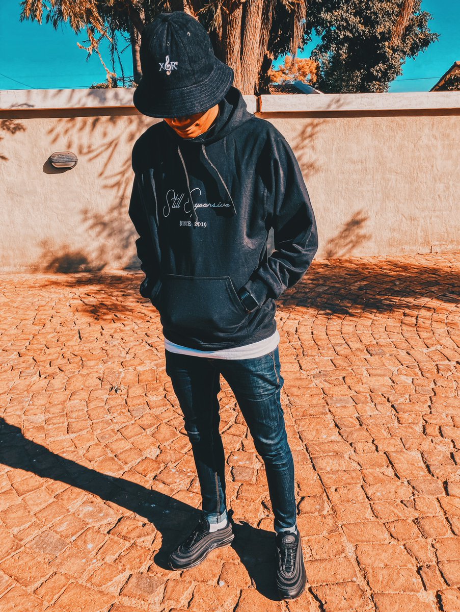 thuto_xclsv's tweet photo. #FreshFitsFridays in @shopxsr 🚨
Free delivery on all items, Nationwide! 🇿🇦
📞: +27 82 584 4715 / 27 82 892 2535 (Call & WhatsApp)
NB: LIMITED STOCK AVAILABLE ‼️
#Ad #ShopXSR #XSR #MusicManagement #Merch #WeShopXSR https://t.co/5t30Fm3sUQ