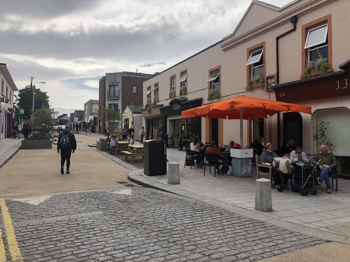 robertburns73's tweet image. Lower end of Convent Rd in Dún Laoghaire has been pedestrianised, with public seating, planting &amp;amp; bike parking added, complementing the #DLAnseo street art, with a really nice atmosphere as customers enjoy their coffee outside @JJDarbovenIE.

#dlrSummerStreets
#dlrcc
#Liveability
