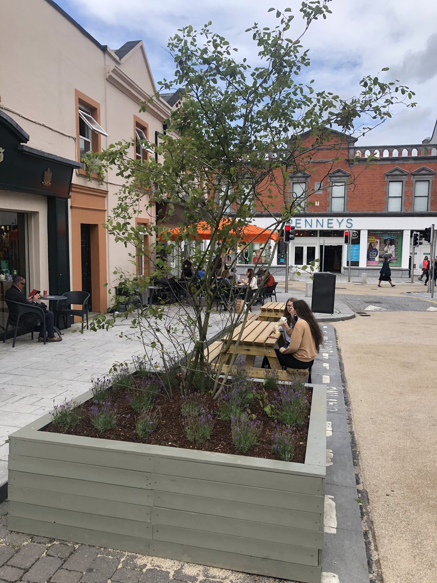 robertburns73's tweet image. Lower end of Convent Rd in Dún Laoghaire has been pedestrianised, with public seating, planting &amp;amp; bike parking added, complementing the #DLAnseo street art, with a really nice atmosphere as customers enjoy their coffee outside @JJDarbovenIE.

#dlrSummerStreets
#dlrcc
#Liveability