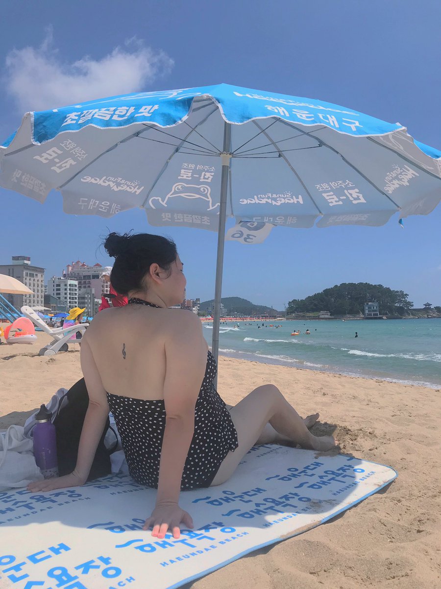 jyosuri's tweet photo. Beach bummin’ ☀️ https://t.co/eiWf4tBA7O