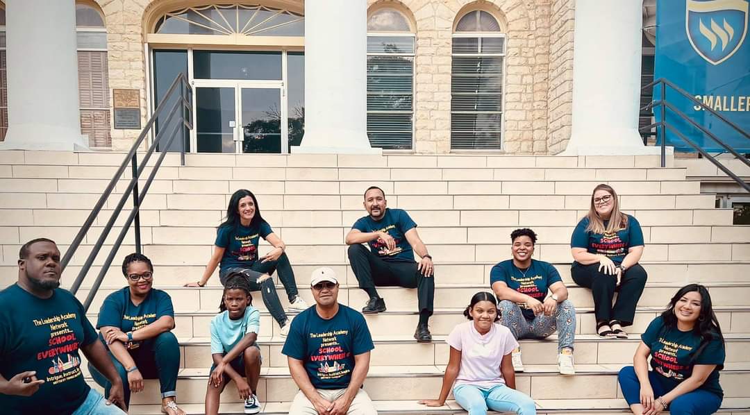 MsDenishaBurl's tweet photo. Had an amazing time shooting this yesterday! S/O to @MayfieldMath!We have something big in store! School Everywhere coming soon! @FortWorthISD @LAJohnTWhite @LAComoFWISD @LAForestOak @LALoganFWISD @LAMitchellFW #LAN #MitchellStrong #BetterTogether #SchoolEverywhere https://t.co/d12fzJWdAz