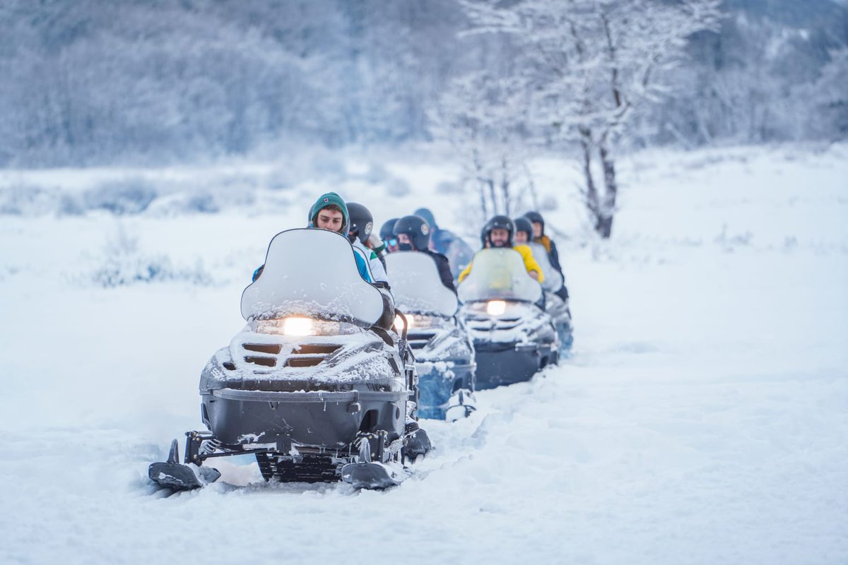 InFueTur's tweet photo. Te invitamos a conocer el Centro Invernal “Llanos del Castor” 
Ubicado en el km 3033 de la RN3, a 23 Km de Ushuaia.
✔Podes realizar esquí de fondo, caminatas con raquetas, paseos en motos de nieve y en trineos. 
+Info en: https://t.co/gvOuXQaVEL https://t.co/nu7peXu803