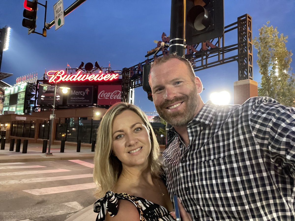 KellaGregory1's tweet image. Why do I never know where to look into the camera? #ItsAProblem #StLouis