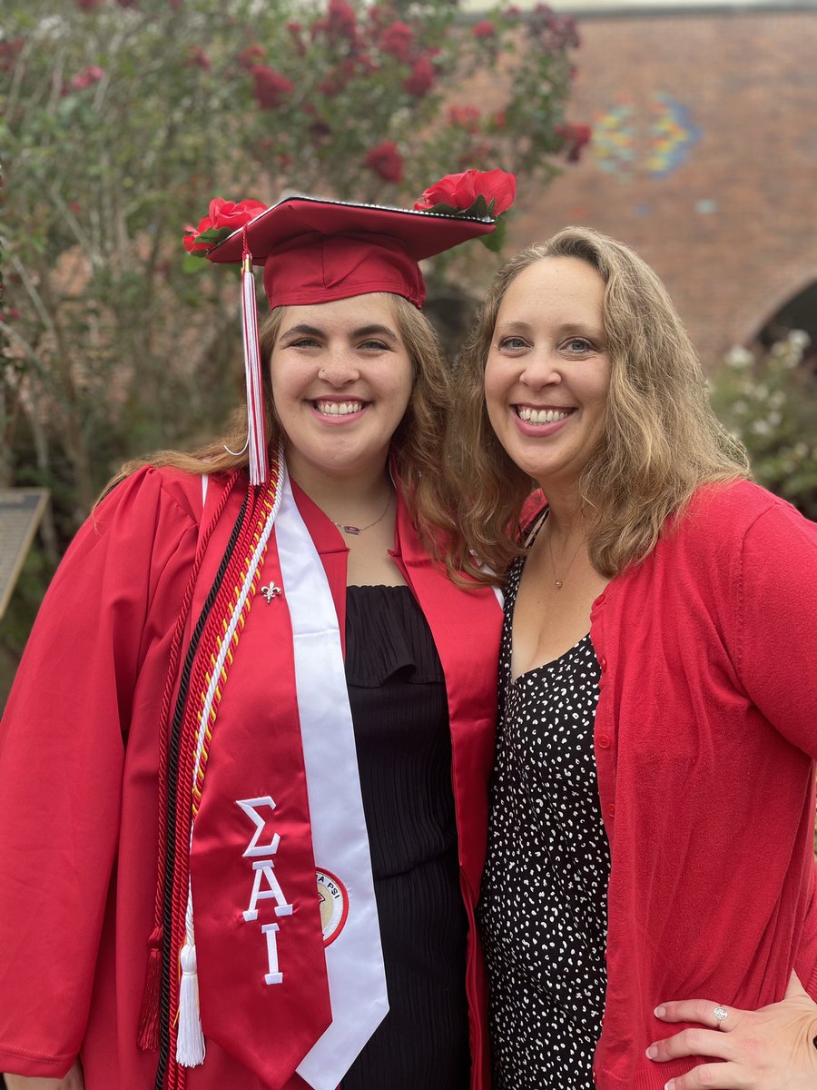 aviddeb's tweet photo. I’m beyond proud of @Jules32557 ! Today she graduates from @RaginCajuns #GeauxCajuns https://t.co/iQUwl2pVli