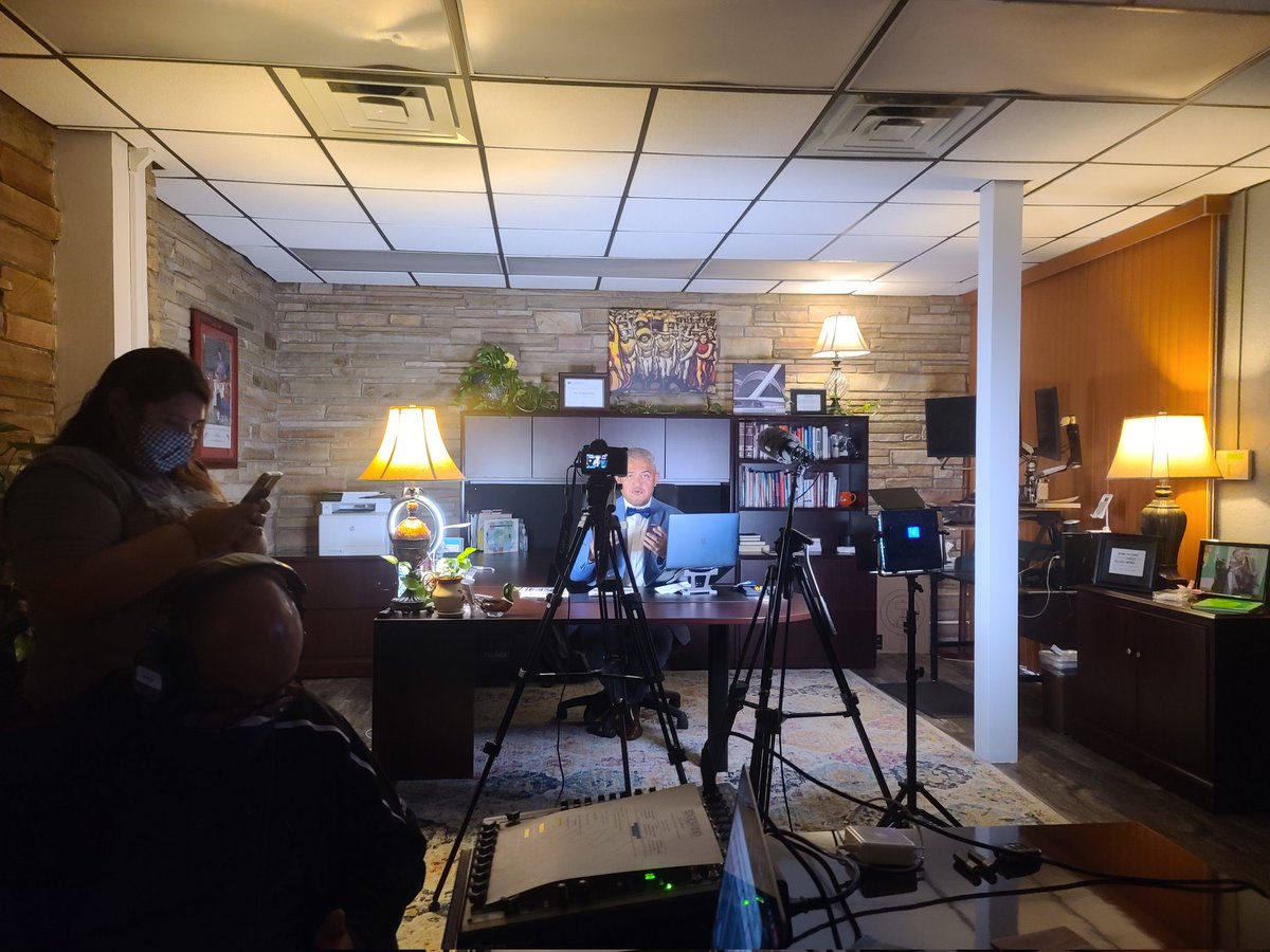 OMoucoulis's tweet photo. Virtual convocation happening now. A little behind the scenes. #GrowingGreatness #schoolemployees #publiceducation @DrH_OnTheEdge @EISDofSA https://t.co/r6adEx9jCV