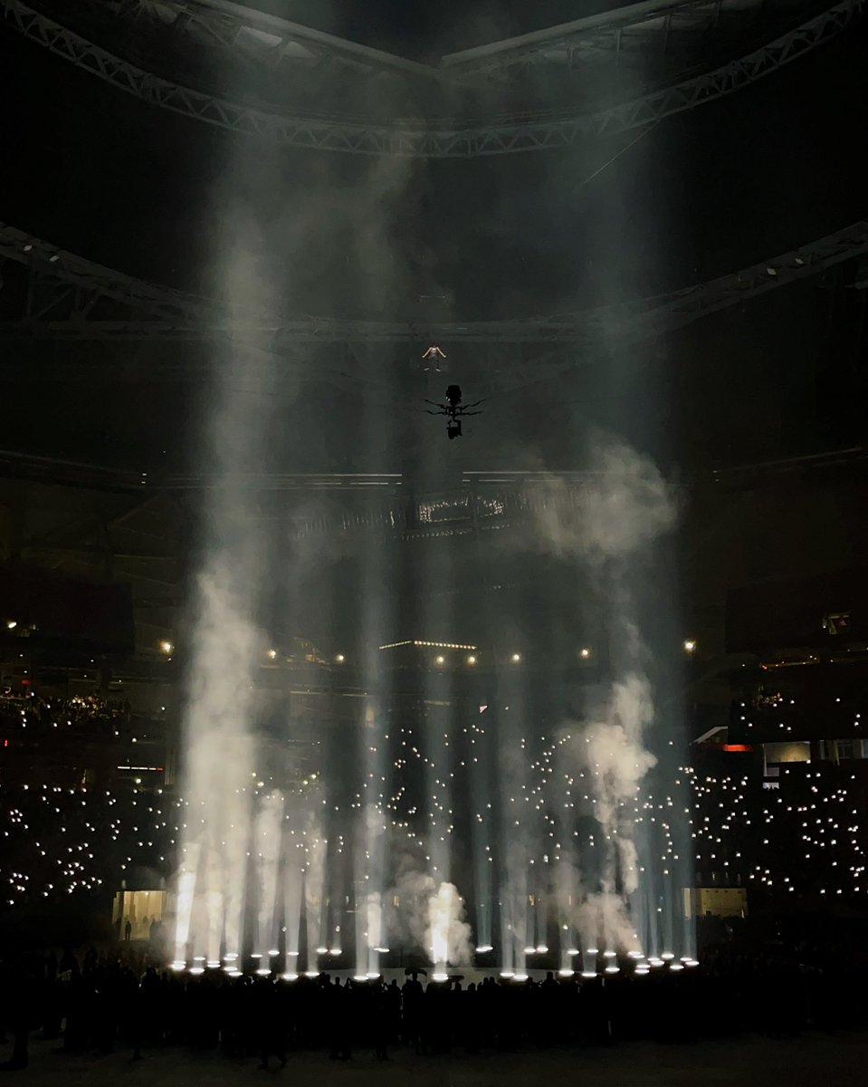 NikonPapi's tweet image. DONDA 🔴🙌🏾

That view from the front row hits different 🔥👌🏾🥲… this show was something special. Thank you, @kanyewest 🙏🏾