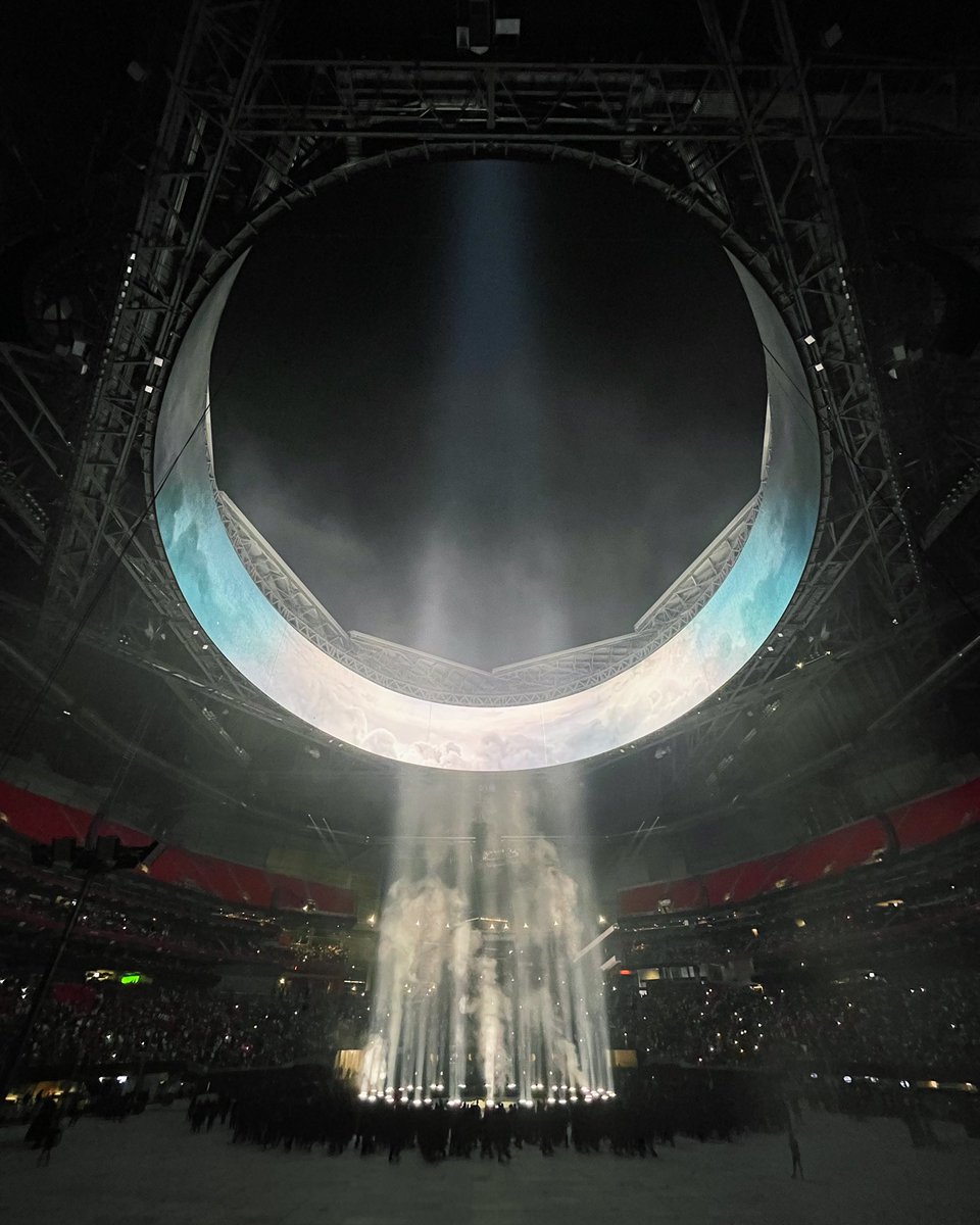 NikonPapi's tweet image. DONDA 🔴🙌🏾

That view from the front row hits different 🔥👌🏾🥲… this show was something special. Thank you, @kanyewest 🙏🏾