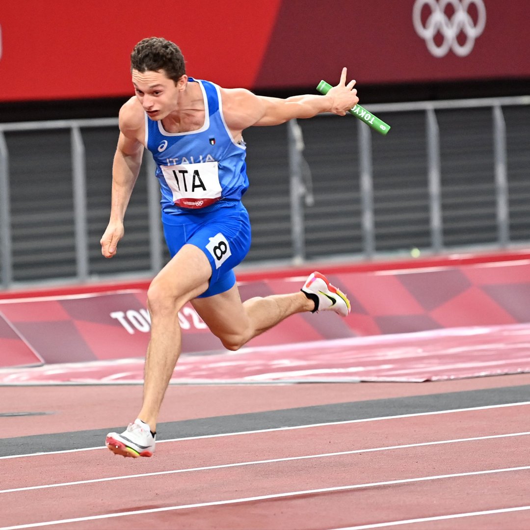 Eurosport_IT's tweet photo. 🔙 Lockdown 🔒

È consentito svolgere individualmente attività motoria in prossimità della propria abitazione purché comunque nel rispetto della distanza di almeno un metro da ogni altra persona.

#HomeOfTheOlympics | #Tokyo2020 | #ItaliaTeam | #Athletics | https://t.co/ULBRmje20j