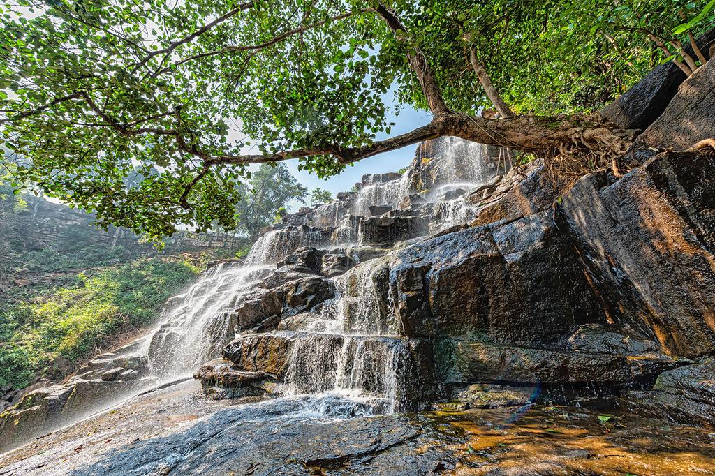 anzaarnabi's tweet photo. Each element has its place and importance in the canvas of nature.
Water paving its way through the steep rocks and forming this wondrous waterfall.
#waterfallsofindia #waterfallsofchhattisgarh #clickbastar #anzaarnabiphotography #indiaclicks https://t.co/JA5p4pClYN