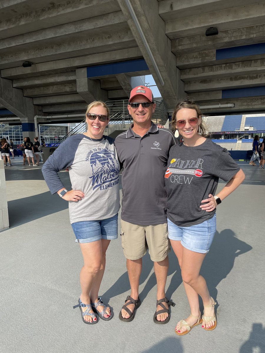 MrsShinn2's tweet photo. Year 7 with my favorite parents!! #walstars #malvernsoars #misdtech #mymisd @RhondaGilliam https://t.co/BCSZxmRtaS