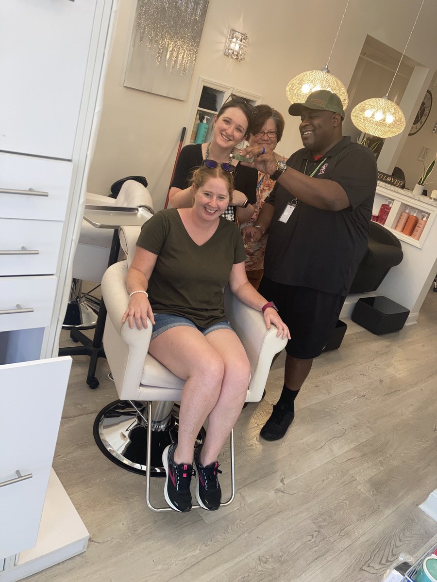 Emily_RiderESL's tweet photo. Great teammates- great hair stylists! #14thstop #5houses1family ⁦@HurleyElem⁩ https://t.co/9FaS8CbfDA