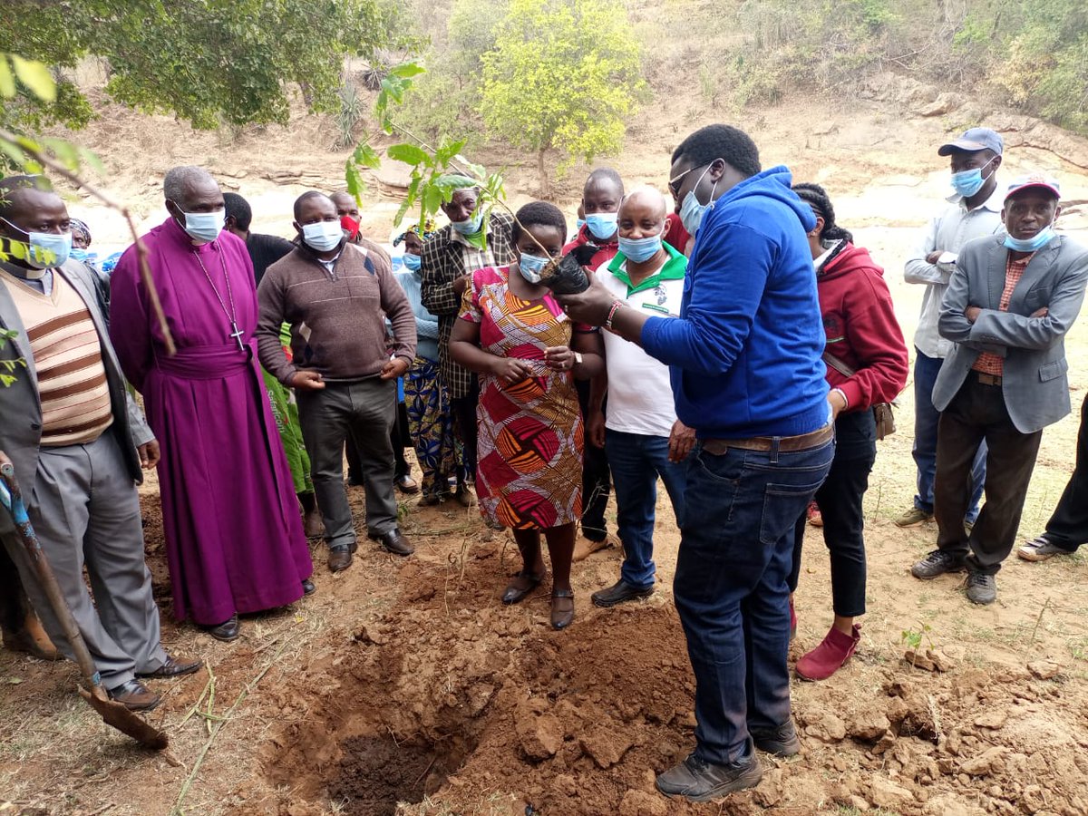 PelumKenya's tweet photo. PELUM Kenya and ADS Eastern participated in the launch of the "Greening a village" project in Kinyuani primary school, Mbooni in Makueni County. The launch was graced by Makueni County Government officials and ACK Bishop.
#Agroecology https://t.co/L2xT5eklz9