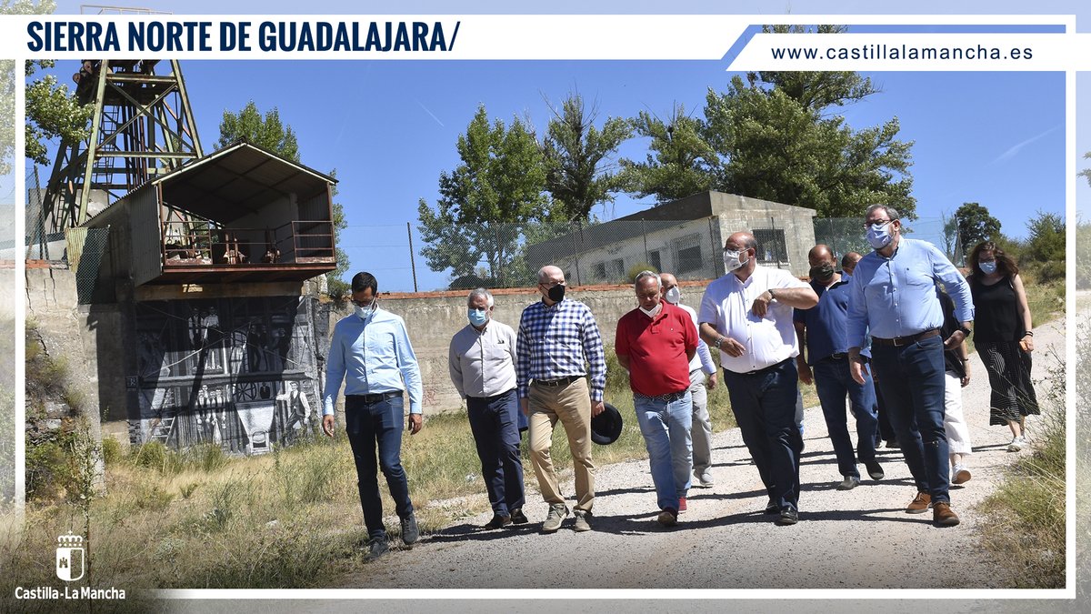 gobjccm's tweet photo. 📶El Gobierno de #CLM llevará la fibra óptica a 72 núcleos de población de la Sierra Norte de #Guadalajara a lo largo del próximo año.
📸@Guijarrojl ha visitado las localidades de #Hiendelaencina, #Condemios y #Cantalojas.
ℹ️ https://t.co/vEiJPujE4j https://t.co/khZ09kuxWA