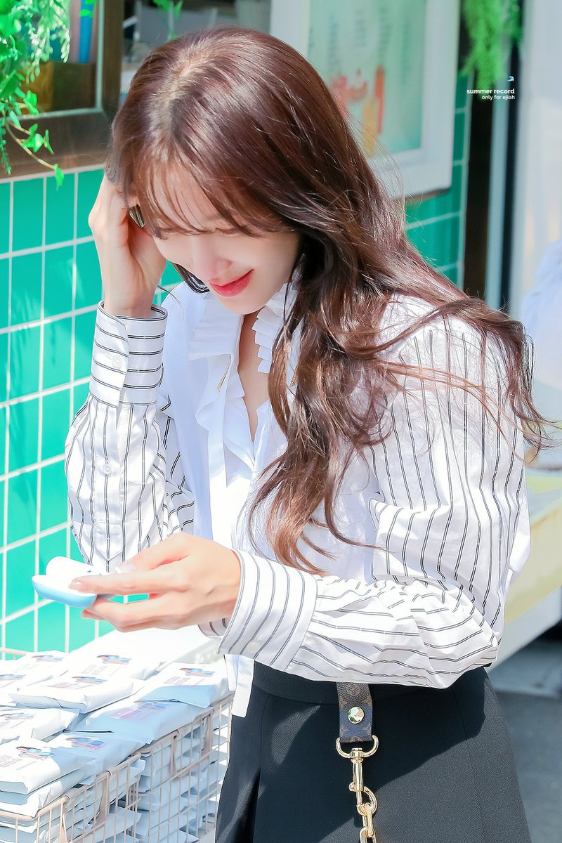 summerecords's tweet photo. 여름날의 소중한 추억 ᰔ
행복 가득한 생일 보냈길 바라

#SUMMERJIAHDAY 
#지아와_함께한_여름의_나날들
#이지아 https://t.co/3Cjj5OyYYr