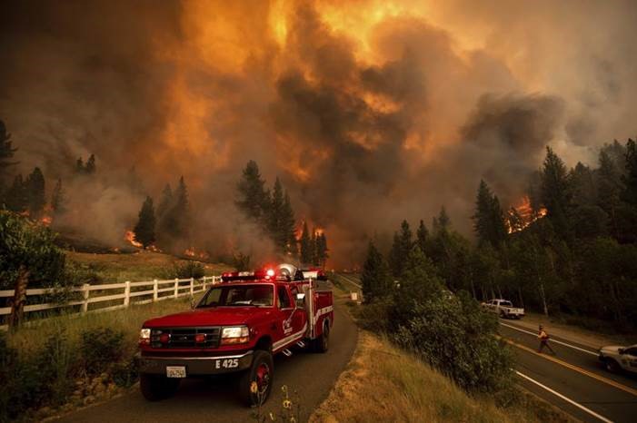 ianbremmer's tweet photo. Summer 2021. Record wildfires:
 
Greece
Turkey
California https://t.co/30S1uifxVK