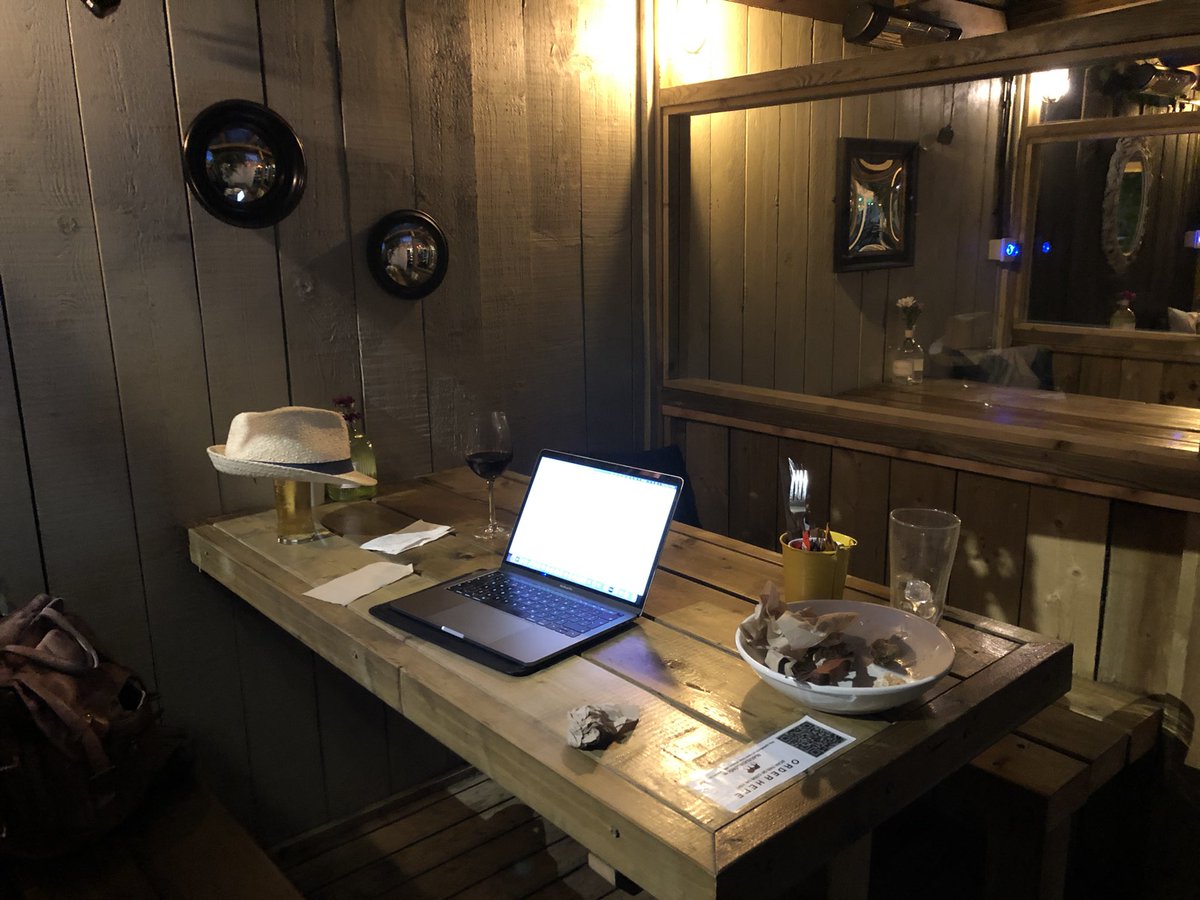 pubs_best's tweet photo. Brilliant #Pub Office tonight. The Black Lion, #Hammermith. #bohemianbritain #bohemianclub https://t.co/radX5vp2Vd
