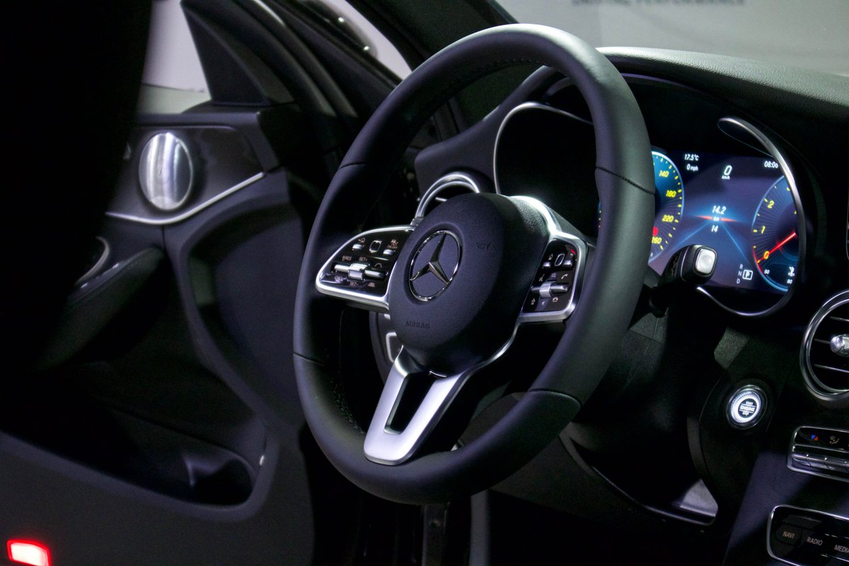 Shining like a 5th avenue diamond, the classic 2021 C300 AWD 4MATIC sedan is all kinds of luxury and chic you’re looking for. Find out more on our Facebook!

#mbhv #mbheritagevalley #Mercedes #MercedesBenz #MBYeg #mblife #C300 #luxury #professional