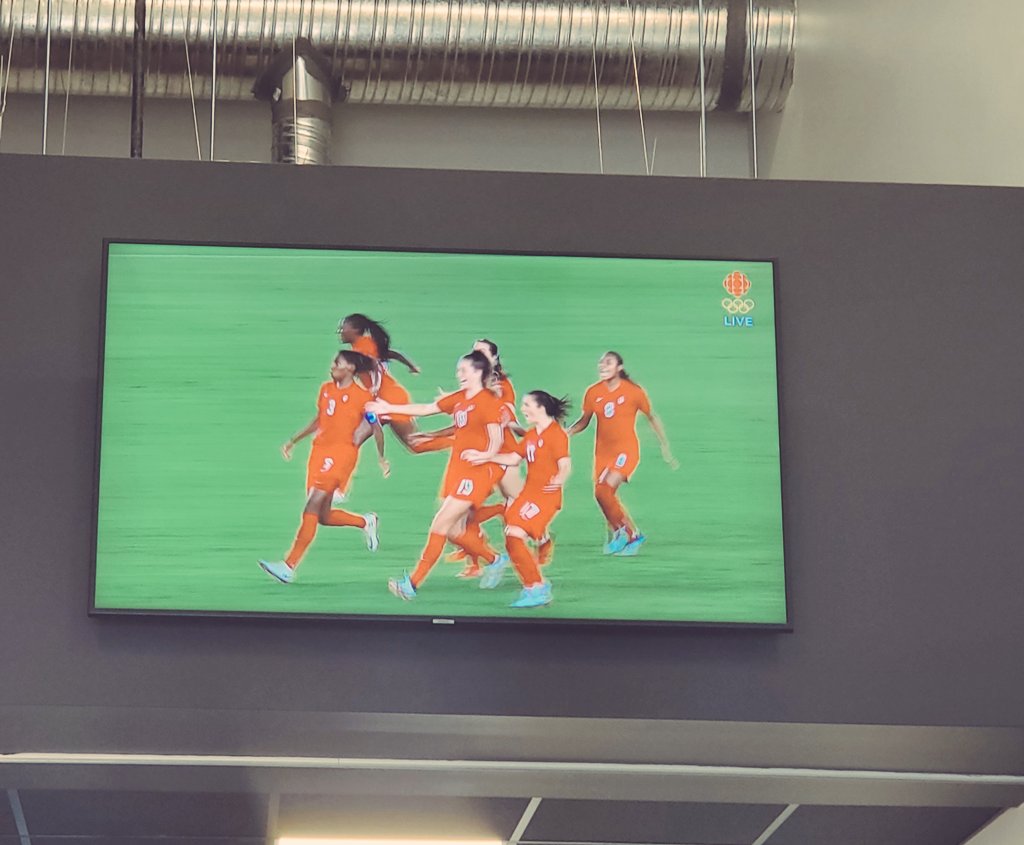 What an absolutely insane match to witness!! Oh Canada baby!!! 🇨🇦🍁🇨🇦🥇