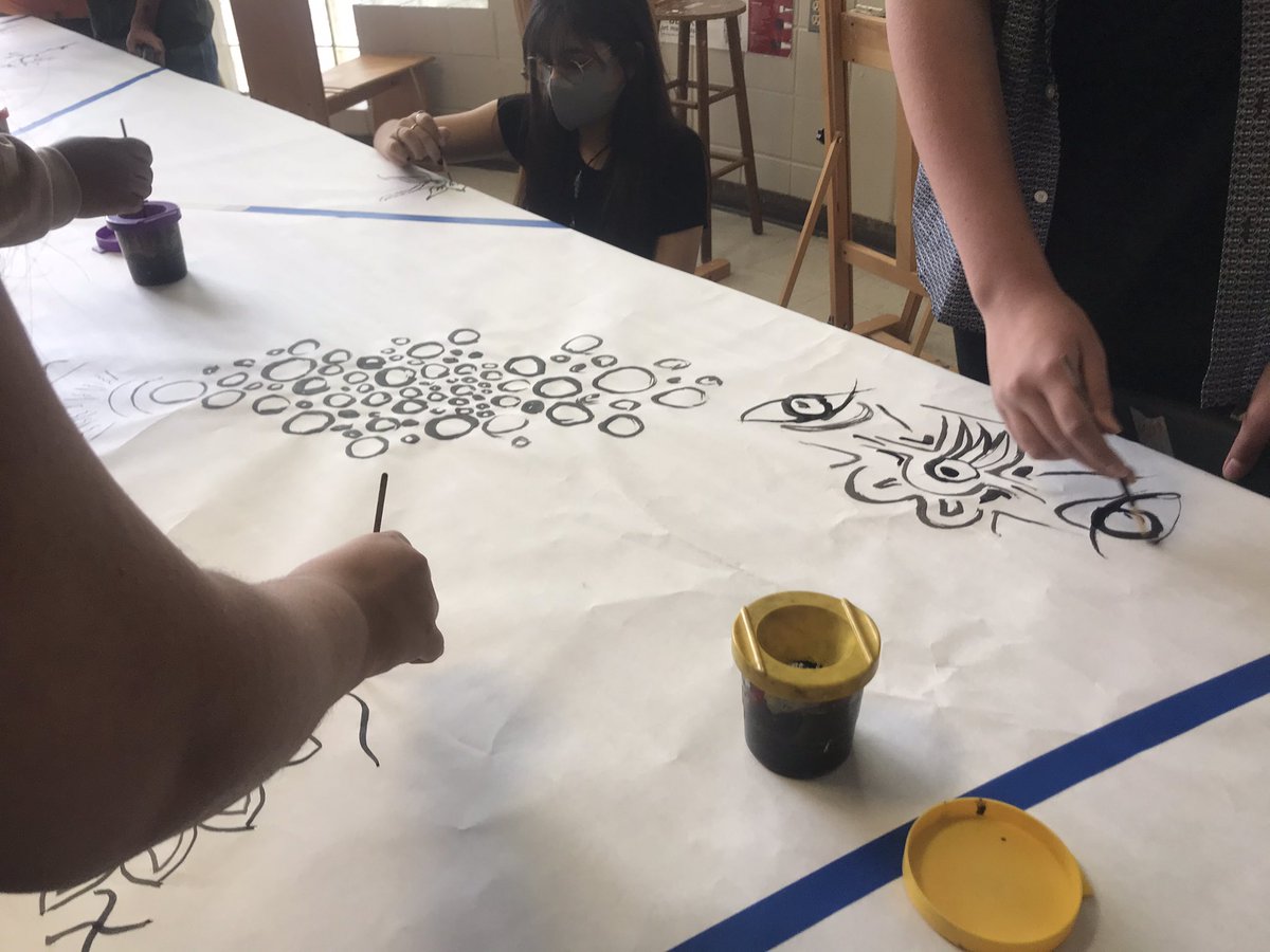 WHHS_Art's tweet photo. Second period Art 1 and Art 2 students are picking up where first period left off... SO BEAUTIFUL! And so exciting! #sumiinkmurals @hallcountyschools @wh_spartans #together #westhallbesthall #whhsartrocks #thisissparta #todayinsparta #fineartscomplex https://t.co/4m0YplVtIM