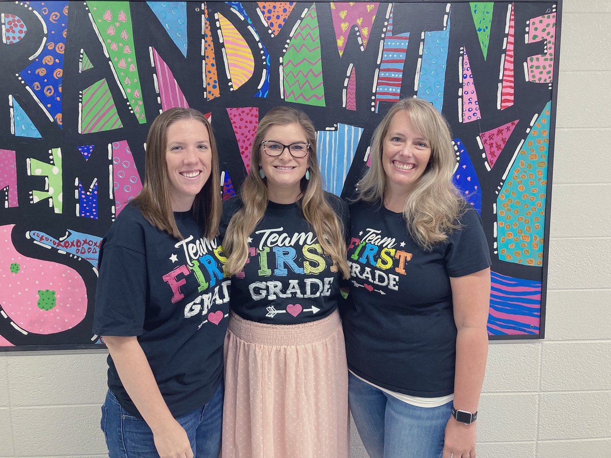 MrsAldridge_BWE's tweet photo. In first grade, twinning is winning!!!  This is going to be the BEST👏 YEAR👏EVER👏!! #newteam #newpalproud @Mrs_Nelsen1 @BWE_Principal https://t.co/I3XqkUnajj