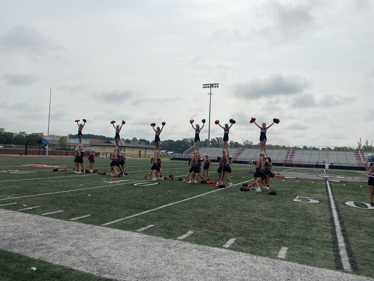 BulldogsBHS's tweet photo. Our kickoff, outdoor pep rally was a hit!! First day at BHS is in full swing! #LeanInBHS ❤️🖤 https://t.co/e4HOUNOlco