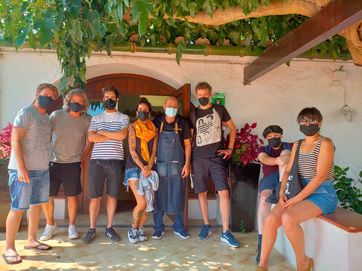 comerenroses's tweet photo. Hores abans del concert d’ @amaraloficial a @sonsdelmon , l’equip de Eva i Juan han gaudit d’un bon àpat a SA BRASA.  

#aRoses #Amaral  #CostaBrava #AltEmpordà #sonsdelmon #culturasegura #sabrasa #visitroses https://t.co/h2s15DcpLX